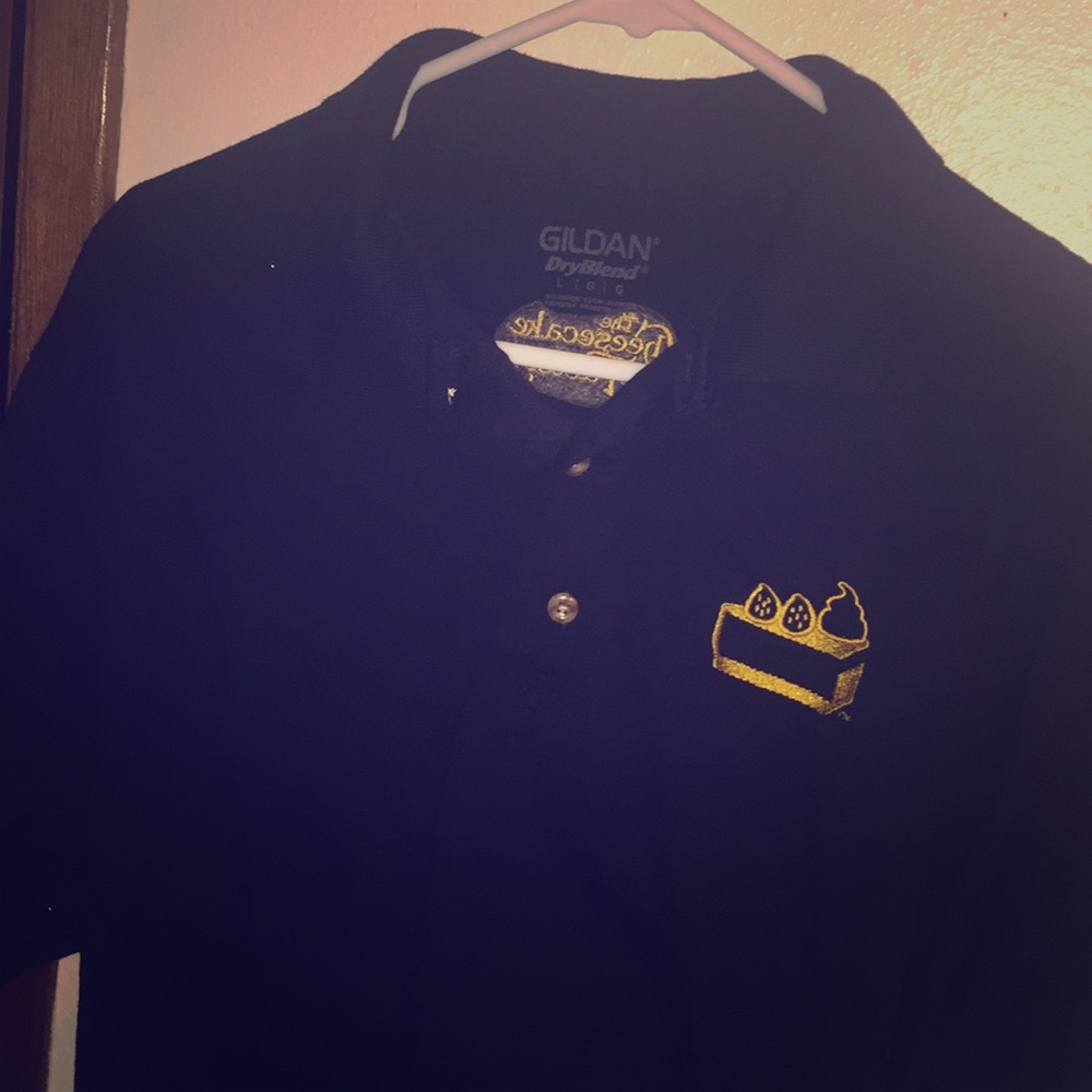 OFFICAL CHEESECAKE FACTORY BUSSER WORK SHIRT